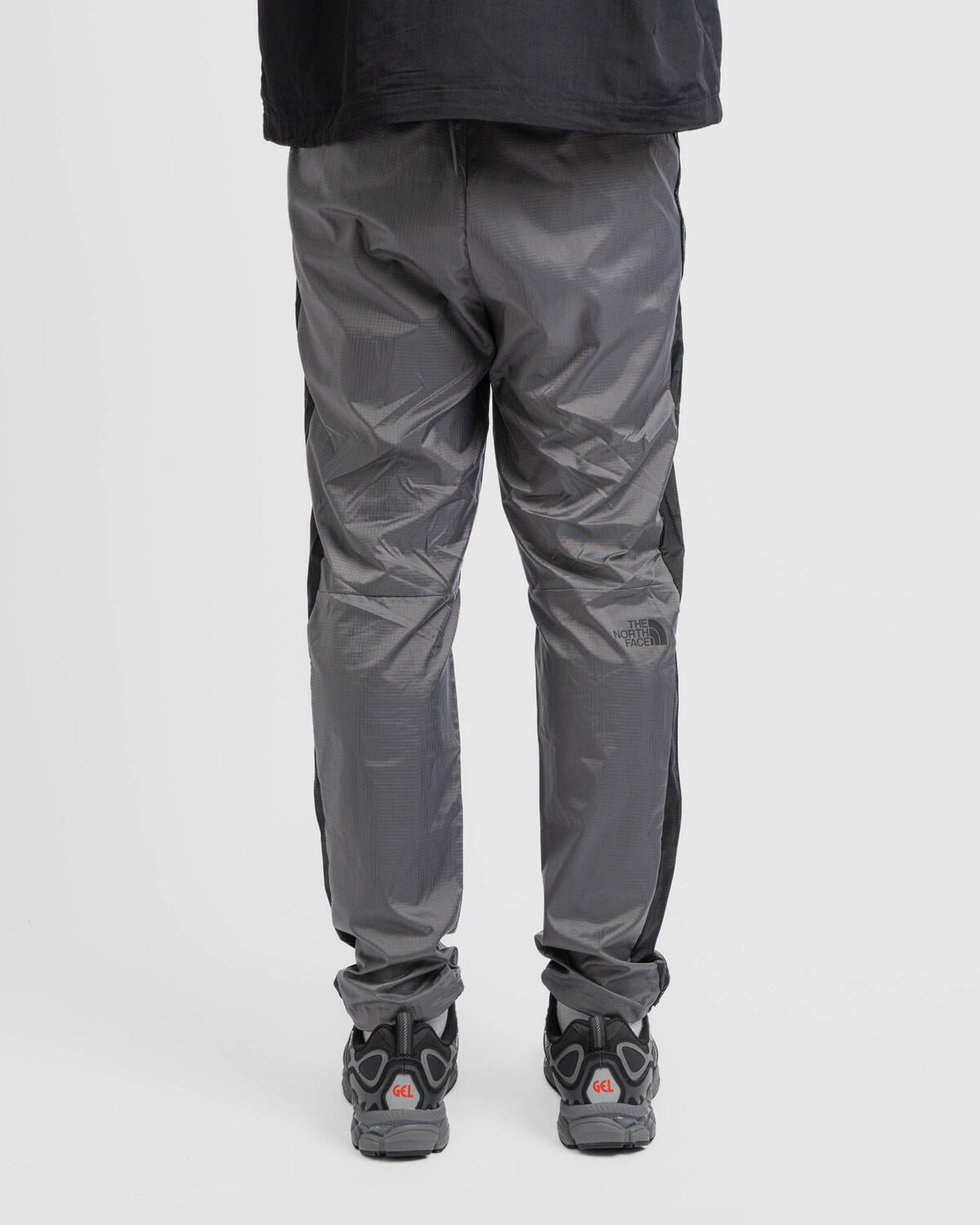 the-north-face-wind-shell-pant